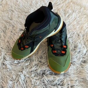 Jordan Kids Green and Black Sneakers